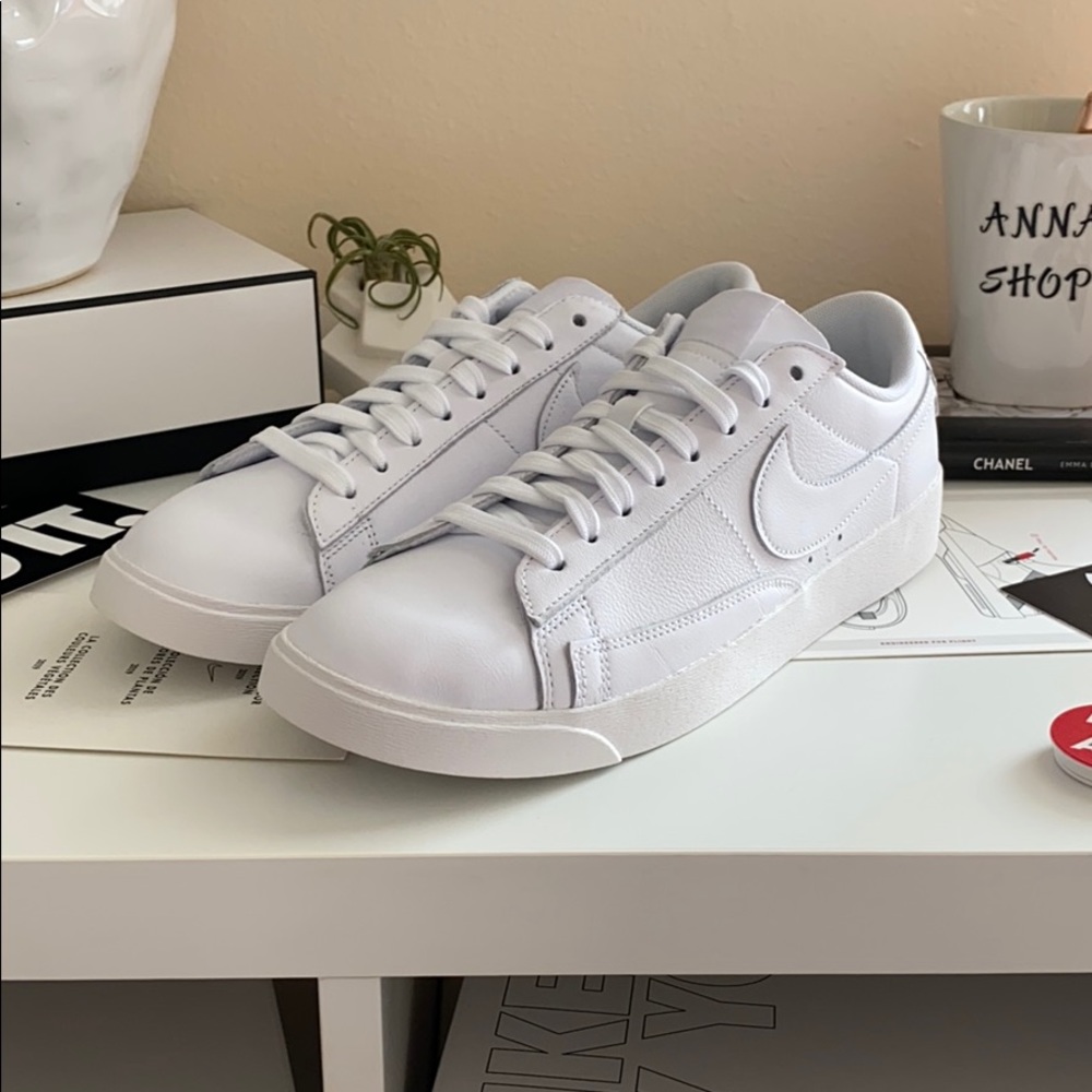 NWT Nike blazer low leather triple white - Picture 4 of 12